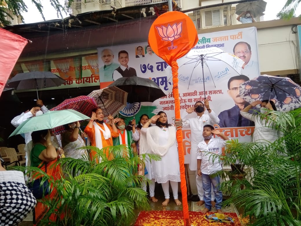 Hoisted the flag at BJP Public Relations Office in Natakwala Lane , Borivali (W) and wished everyone on the occasion of India?? Independence.