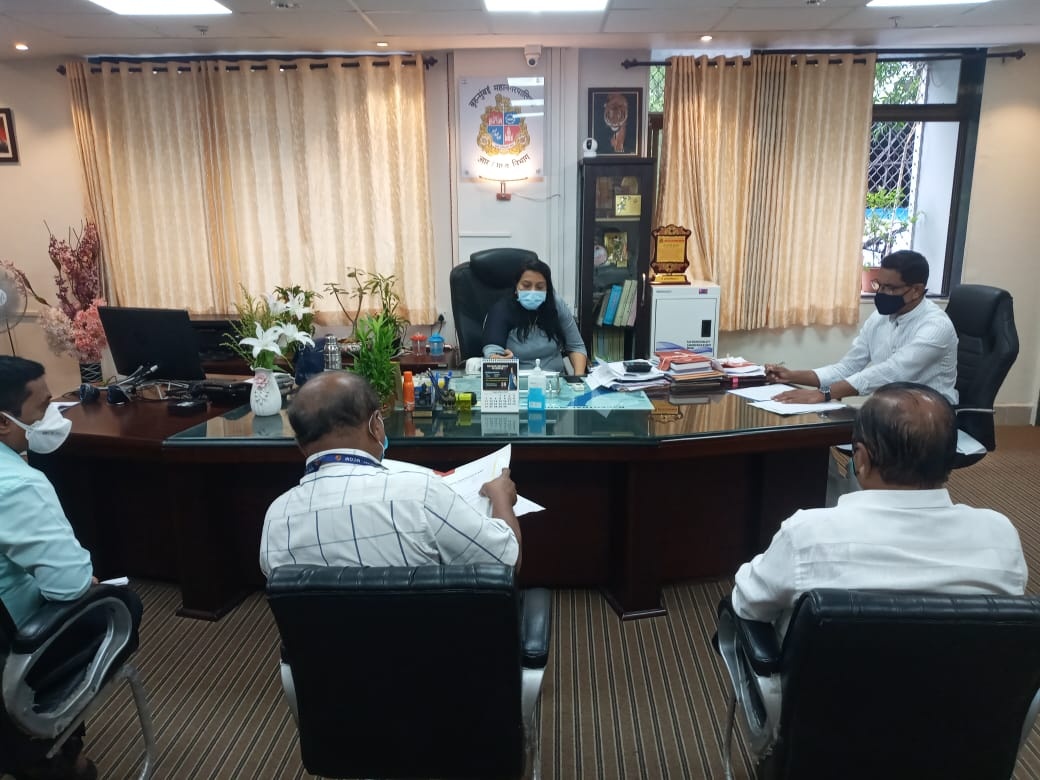 Had a detailed discussion with Dr. Bhagyashree Kapase, Assistant Commissioner, R / Central Division, Mumbai Municipal Corporation, regarding various issues of Borivali. Corporator Pravin Shah and officials of various departments like Municipal Corporation