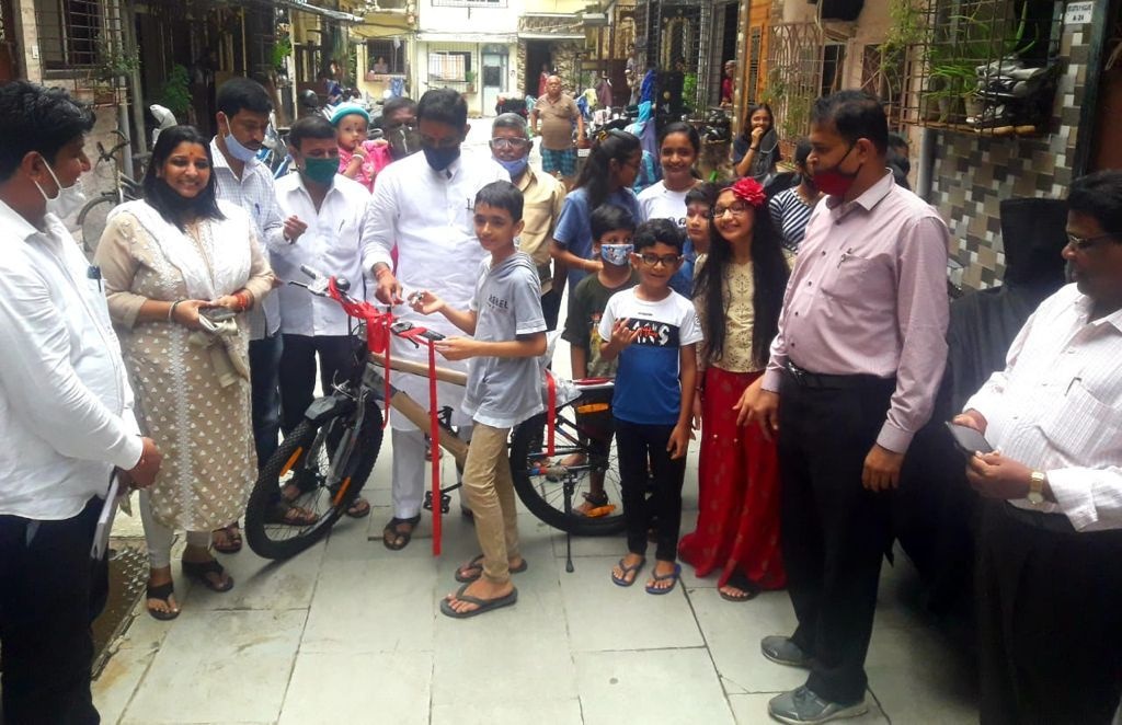 Gave a Bicycle to a young and enthusiastic kid , Shubham Anil Chavda studying in standard 8 who lives in ward no. 9, Pragati Naka, Gorai 1, Borivali (W). Wishing him luck and success for his future !