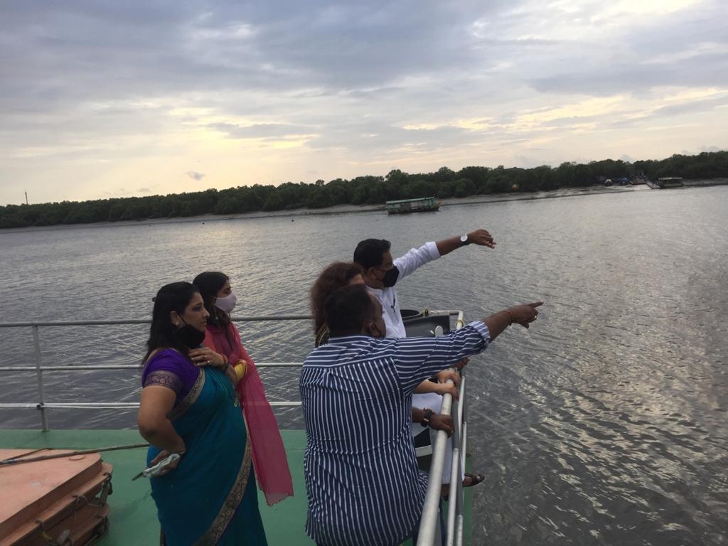On the occasion of ??arali Purnima??, Attended a cultural program organized by Manori Hindu Gramastha Trust in Manori, Gorai. Mrs. Varsha Rane, Former Corporator Mr. Shiva Shetty, BJP Padadhikari and Karyakartas also joined the program.