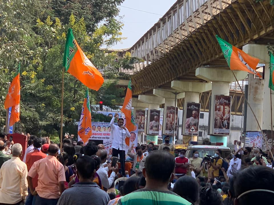 Participated in a protest which was organized today to question the water department officials of Borivali R/Central Municipal Corporation about the water problems that the citizens are facing wherein the women citizens of Borivali Constituency participat