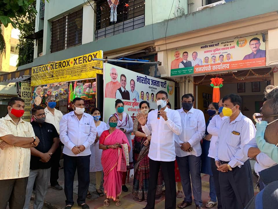 Free bus facility for senior citizens and women in Borivali Constituency will be starting from today and was inaugurated by senior citizens. Citizens will be allowed to travel in this bus only after showing Aadhar Card. It's a request to all the citizens 