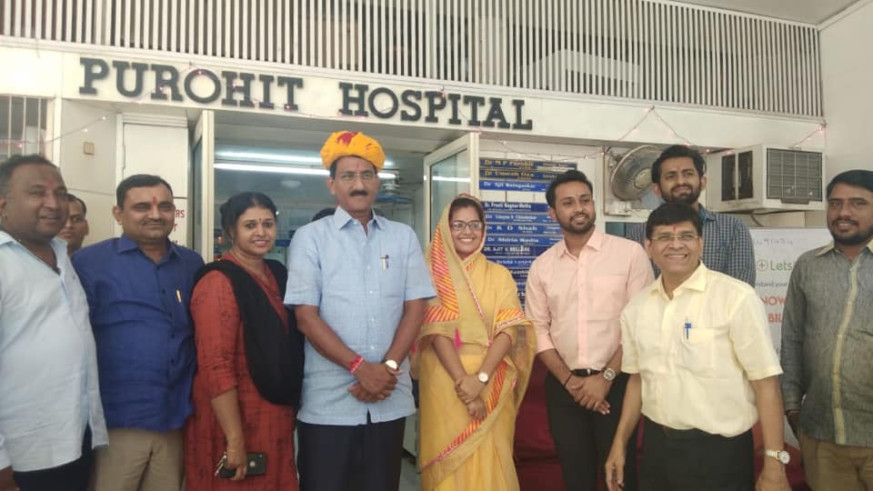 Shri. Sunil Rane feliciated by the Dignatories Of Purohit Samaj At Purohit Hospital.