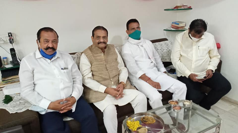 Visited the residence of Rajubhai Vora at Benhar Apartment near Chandavarkar Road in Borivali Constituency.  On the occasion of chaturmas took blessings from Punya Pal Suri Swarji Maharaj. Corporator Mr. Pravin Shah and Borivali Mandal President Mr. Amar 