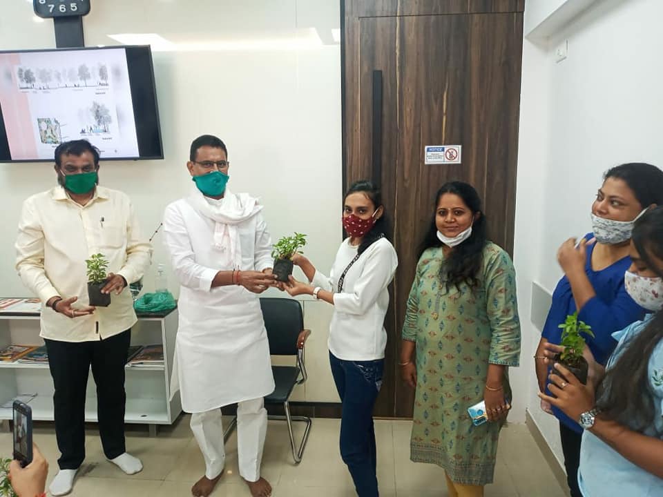 Women from the constituency visited BJP Borivali Office today. Issues related to women safety were discussed during the meeting. Also, distributed Tulsi saplings to these women today.