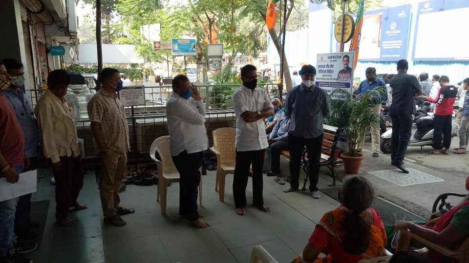 Women from Ramanlal Chawl in Mhatre Wadi, Borivali West visited the BJP Borivali office to discuss regarding their problems related to public toilets. Corporator Mr.Pravin Shah was also present.