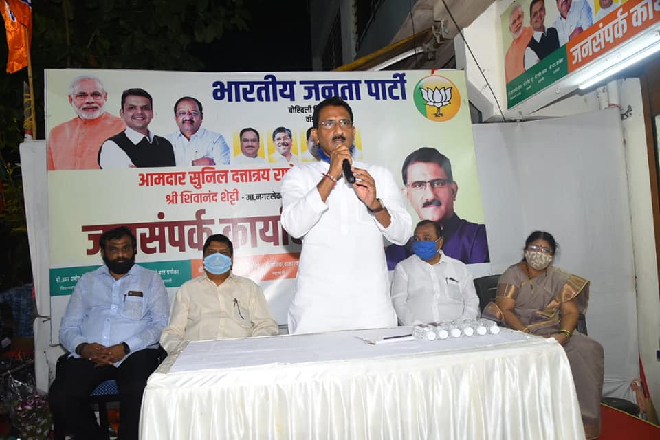Addressed the citizens and BJP Karyakartas in the public meeting held in ward no. 9.  Expressed my views on the issues raised by the citizens during the Jansampark Abhiyaan, spoke about the solutions to these issues, as well as the efforts made in the leg