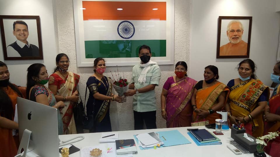 The members of newly appointed Mahila Committee of ward no.16 and Bhartiya Janata Yuva Morcha District General Secretary Mr. Nainesh Shah visited the BJP Borivali office, today. At this time, wished them good luck for future endeavours. Corporator Mrs.Anj