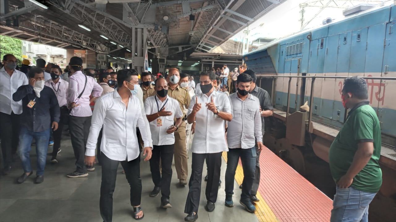 An exceptional and innovative travel plan and experience was executed for the 9th consecutive year through MLA Nitesh Rane for all the citizens of Konkan who wait eagerly for the arrival of Ganeshotsav.  As a part of this travel plan, a free special train