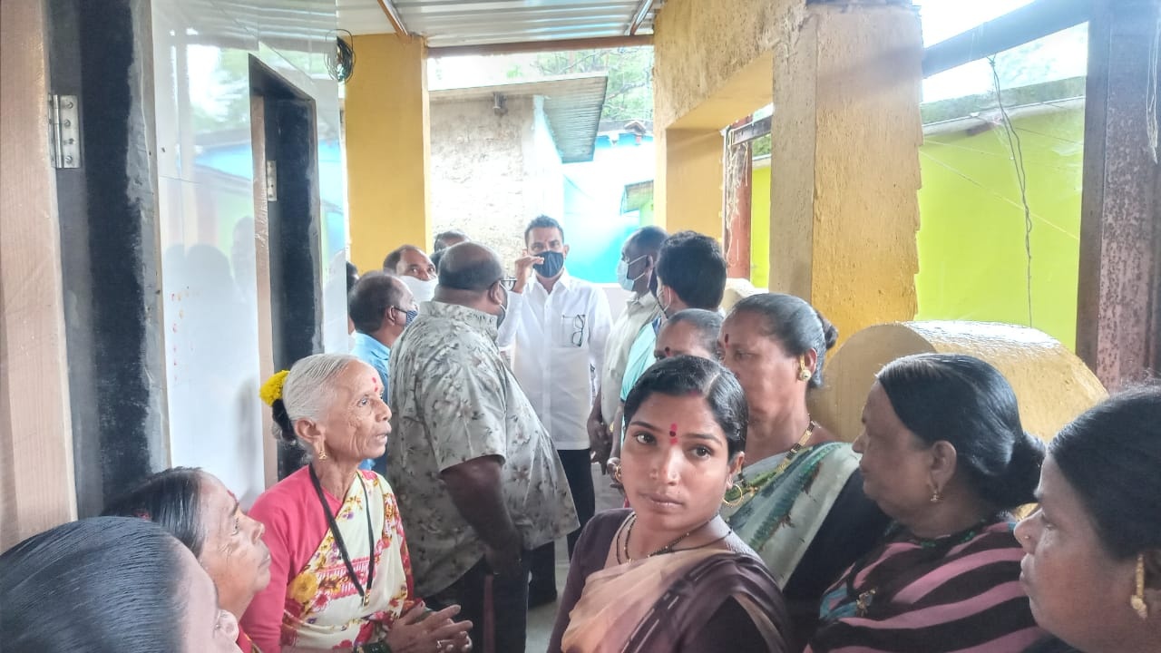 Attended the inauguration ceremony of the newly constructed public washrooms in the Fish Market Area  for the residing Fisher-women(Koli Women) at Manori Village, BJP Padadhikaris and Karyakartas as well as the local citizens were also present!