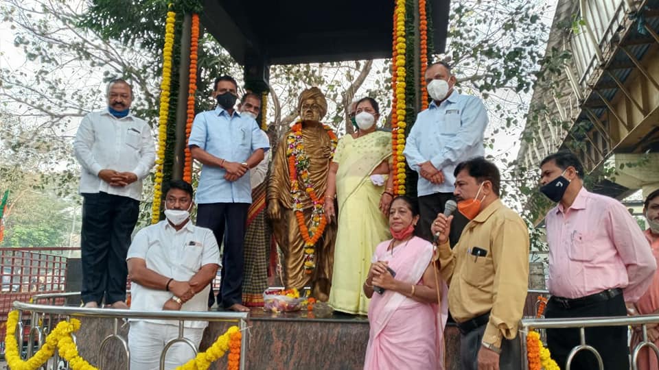On the occasion of the birth anniversary of Swami Vivekananda, paid homage to his idol by laying a wreath near Gora Gandhi, Swami Vivekananda road, Borivali. MLA Mrs.Manisha Tai Chaudhary, BJP North Mumbai President Mr.Ganesh Khankar, Local Corporators, a