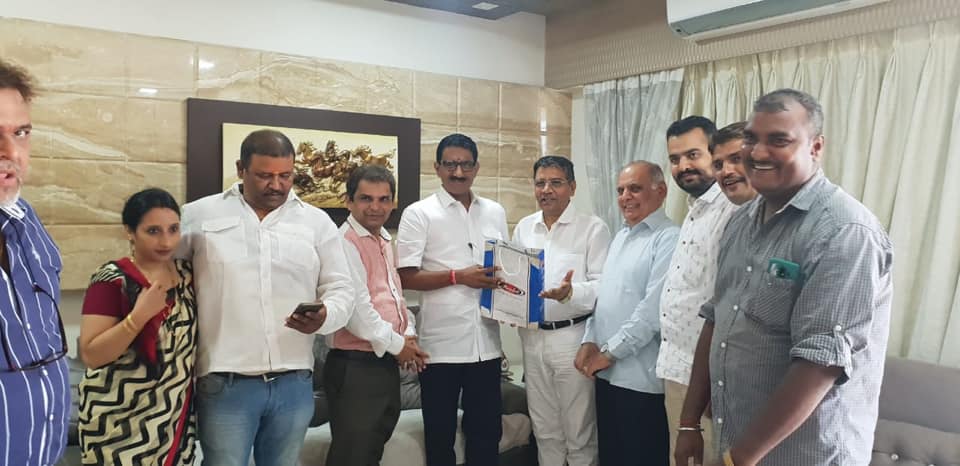 Shri. Sunil Rane felicitated by Vishwa Hindu Parishad & Bajrang Dal members.