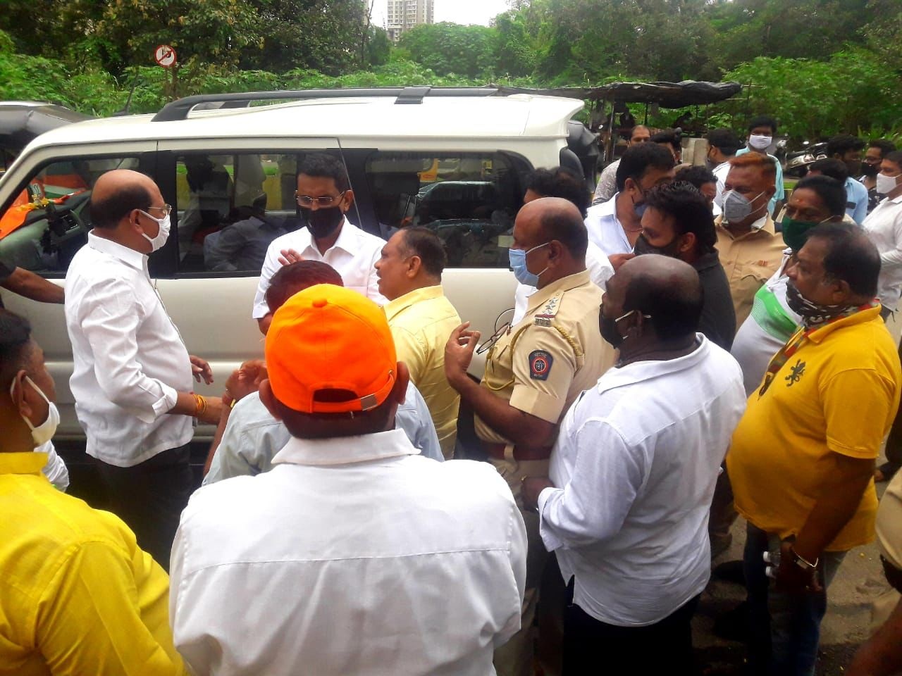 Organised a staged Agitation at Raghuleela Mall, Kandivali(W) to demand the resumption of the Mahila Adhar Bhavan that works for the Social Rights and Justice for Women and their Empowerment. North Mumbai MP Mr. Gopal Shetty, North Mumbai District Preside