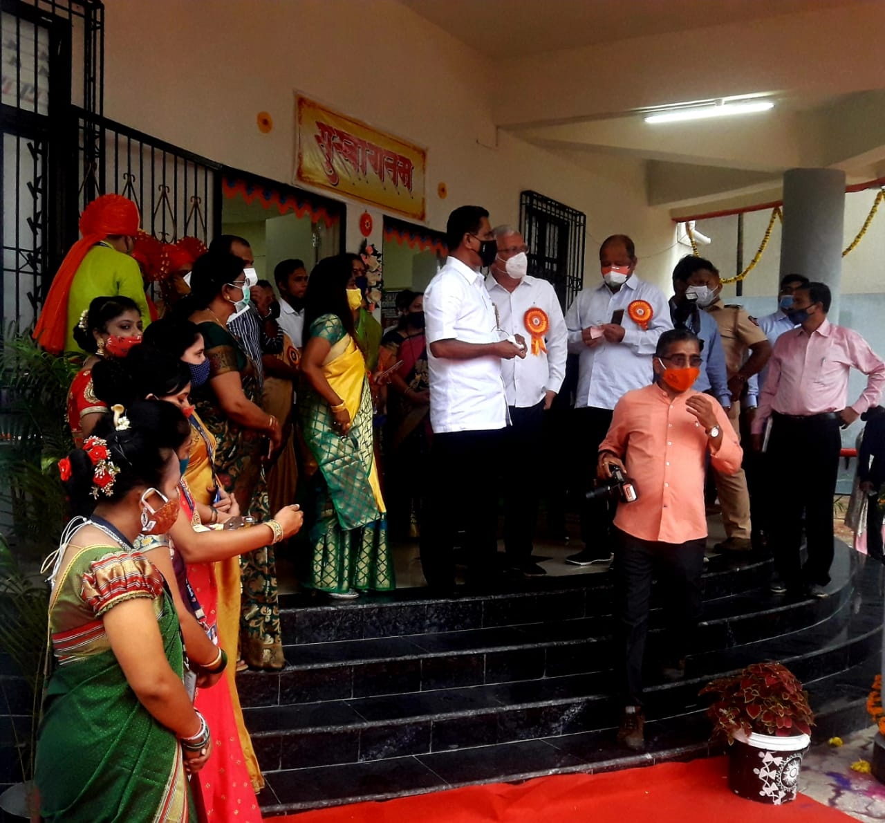 Attended the inauguration of a C.B.S.E Board's Mumbai Public School of Brihanmumbai Mahanagar Palika in Chikuwadi, Borivali(W) by Maharashtra State Tourism, Environment & Protocol Minister , Mr. Aditya Thackeray. Mumbai Mayor of Municipal Corporation Mrs.
