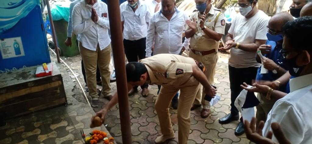 visited Borivali Police  Station and introspected the Officers Halls, Gymnasium and Toilet Areas of which Re- Development is carried out in phases. Also, the restoration work of the toilet got initiated today. During the introspection Sr. Corporator Mr. P