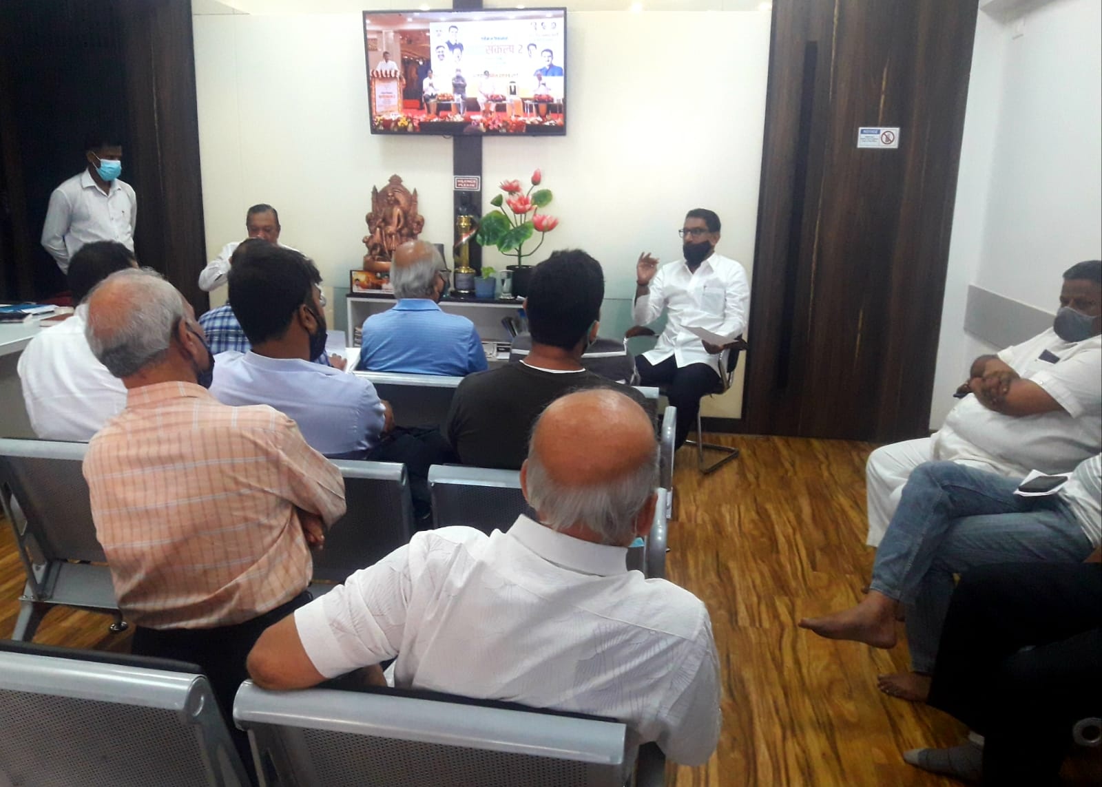 The local residents of Meghadoot and Shining Star Apartment, of Ward No.15, Borivali(W) visited BJP Public Relations Office to discuss on the issues revolving around the re-development of their surrounding areas. Provided them a proper guidance on the sam