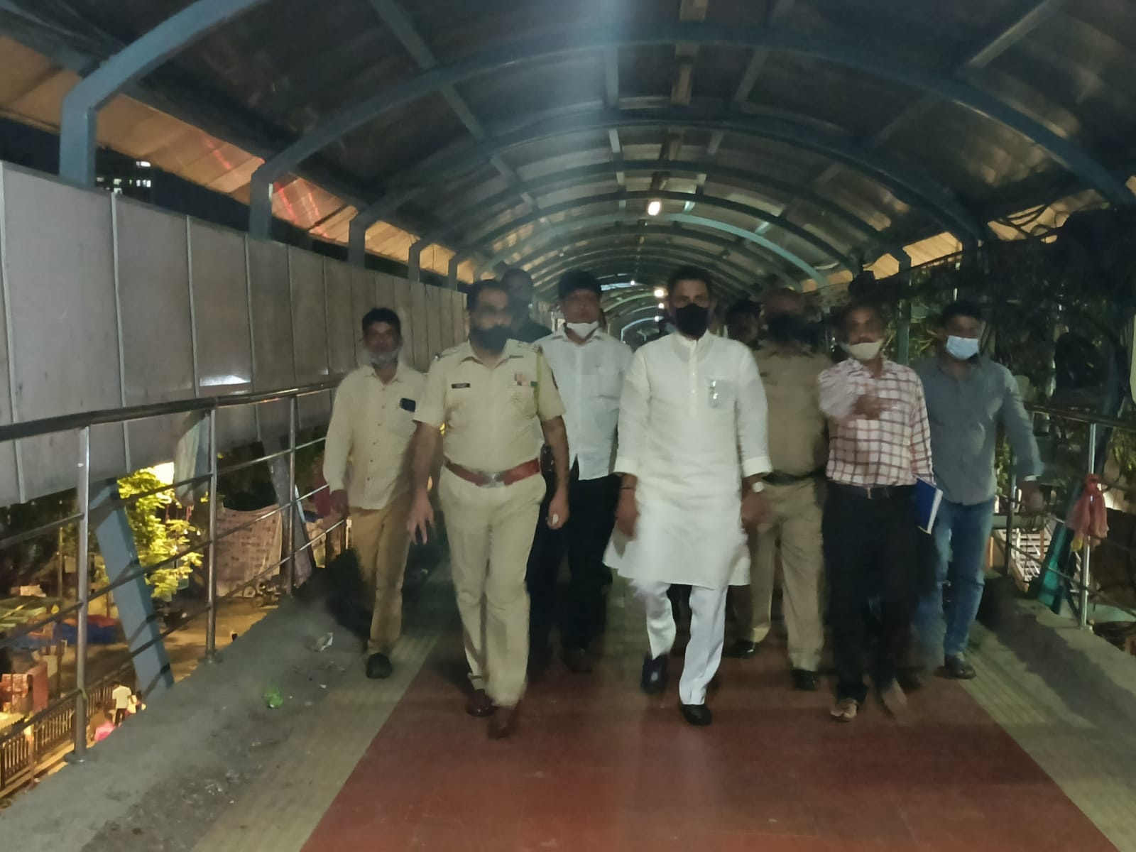 Inspected the Borivali Station Surrounding area late night and took note of the complaints from the local train commuters & localites. The cleanliness in the premises of Borivali Station West side as well as the harrassments caused by Addicts on the Sky W