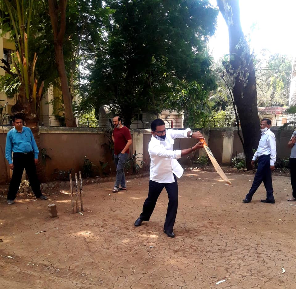 Visited Yogi Guri Krupa Society, Yogi Nagar, Borivali(W), inspected the toys provided to the young kids. Also, joined the young kids group to play cricket and enjoyed the game!