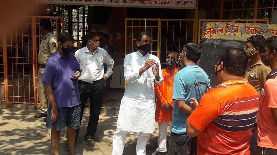 Visited Tirupati Balaji Temple in Charkop Sector No.7 to seek blessings. Also interacted with local Karyakartas and inspected the food distribution and 'Annadan' arrangements.