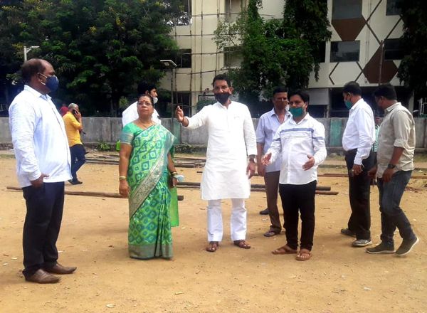 Inspected the arrangements made prior to the performance for singer Mr. Hemant Barve at Ward No. 14, Borivali(E) along with BJP Padadhikaris and Karyakartas.  Corporator Mrs. Asavari Patil were also present!