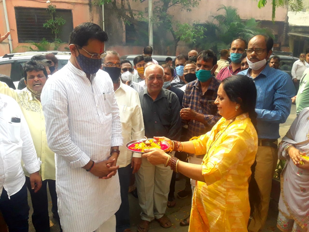 Perfomed Bhumi Pujan for the flooring work carried out using MLA Development fund at the premises of Navnirman Co-operative Housing Society Limited, Plot No. 351, Sector 3, RSC Charkop 26. BJP Padadhikaris and Karyakartas were also present!