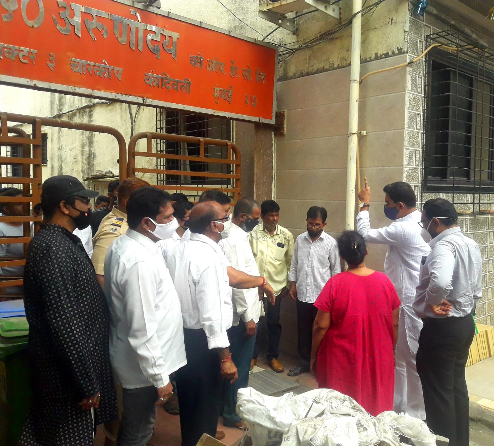 Inspected the ongoing work of development to be carried out using MLA Development Fund at 350 Arunodaya Co.Op.Soc.Ltd. Sector 4, Charkop, along with MHADA officials, BJP Karyakartas and Padadhikaris.