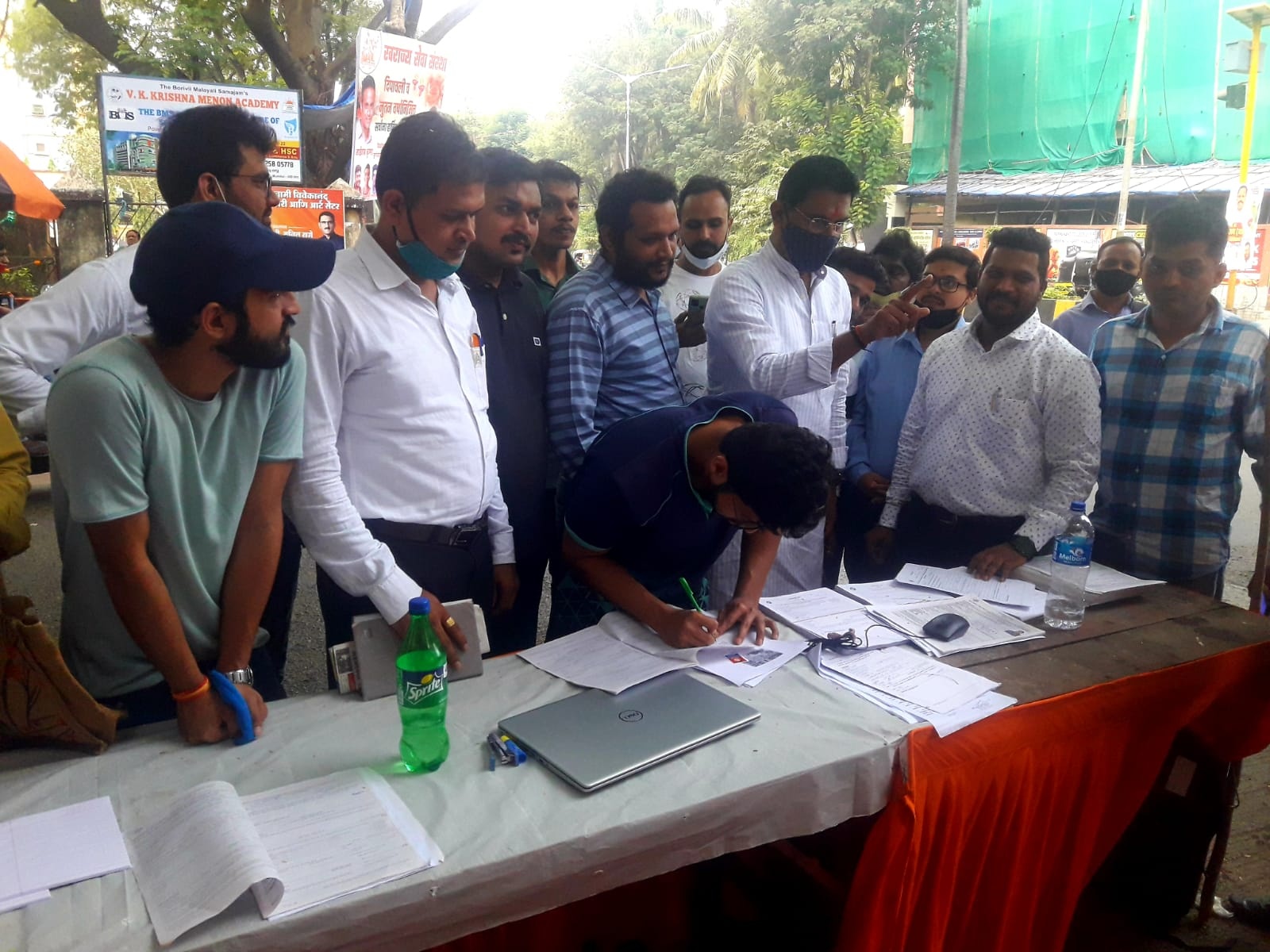 Today, Attended the new voter registration drive organised by BJP Yuva Morcha, Borivali Legislative Assembly Opp Sailee College, new M.H.B. Colony, Borivali(W) Also guided the Yuva Morcha Padadhikaris and Karyakartas.