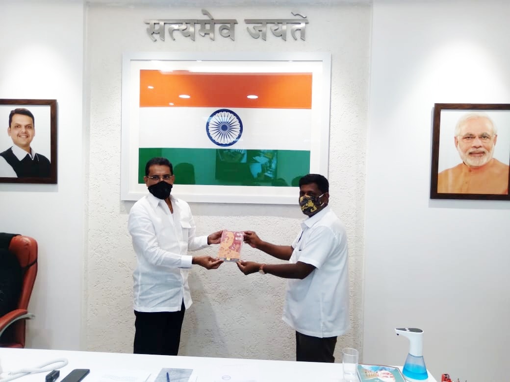 At BJP Jansampark Karyalaya, the books ' Mann ki Baat' and 'Vivek' were gifted to few of the party workers!