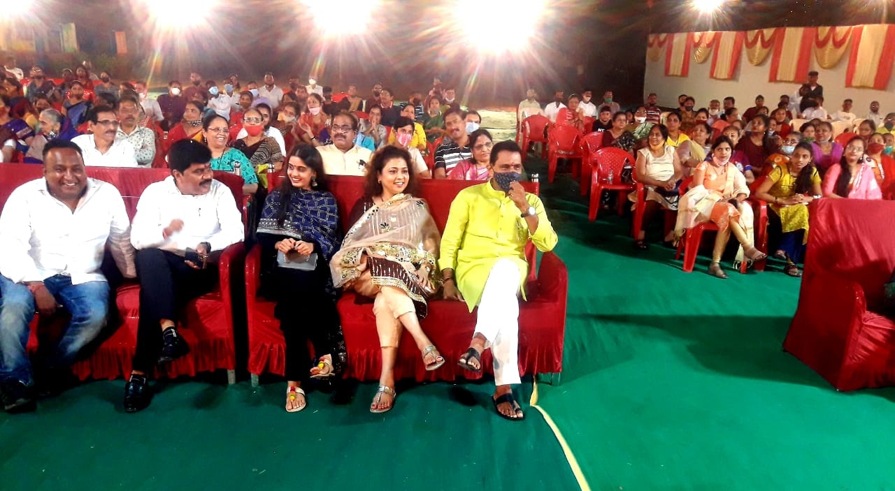 on the occasion of Diwali, Borivali Assembly Mahila Morcha organised a musical program 'Gandhar' adorned with the tunes of singer Mr. Hemant Barve at the Dnyanvardhini School Ground, Sec 7, Kandivali(W)