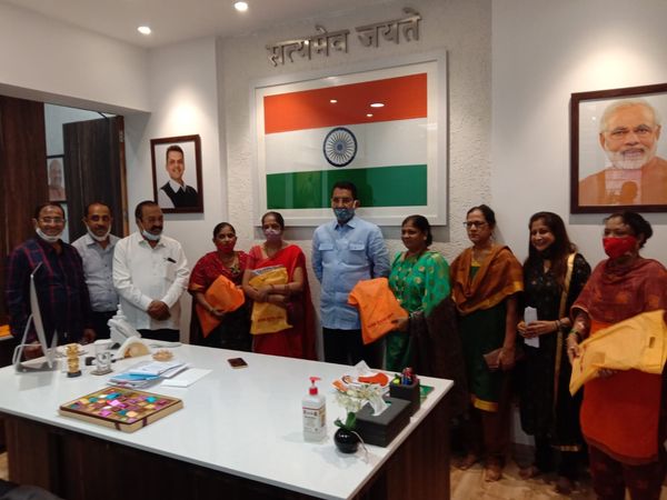On the occasion of Diwali and New Year, Sarees were gifted to women BJP Padadhikari and Karyakartas at BJP Public Relations Office, Borivali.