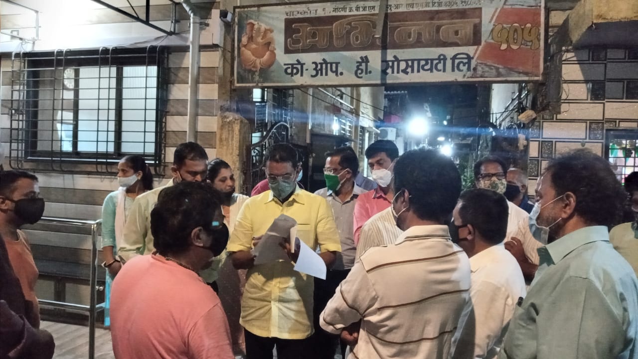 Took a stroll around Ward No. 18, Sector 5, Charkop this evening and acknowledged the concerns and problems faced by the local residents of that area and raised the awareness about Covid-19 Vaccination to beat Corona Pandemic.  Also gave a courtesy visit 