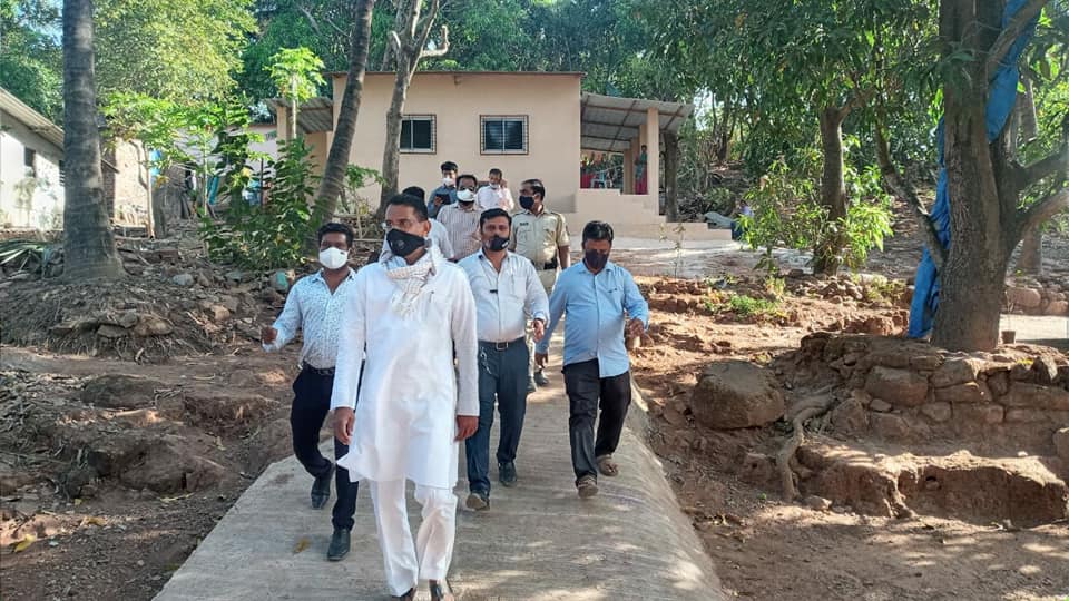 During my visit to Gorai and Manori village today, visited and inspected the on going work of houses of tribals with an attempt to replace their old, dilapidated houses with new houses in an innovative way. The present houses here are covered with mud and