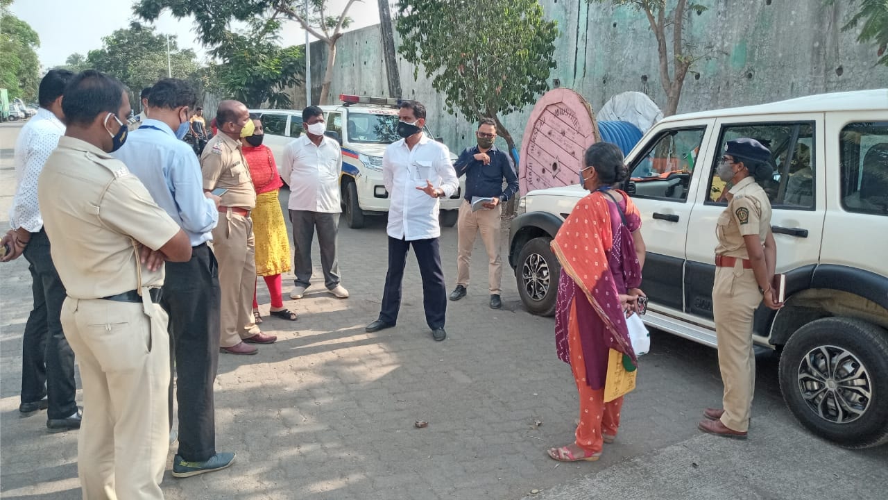 Visited Gorai Sector 3, Borivali and met the local citizens to hear out their complaints and grievances caused due to illegal construction of the Slums. Conducted inspection of the area with District Collector, Municipal Corporation officials, forest depa