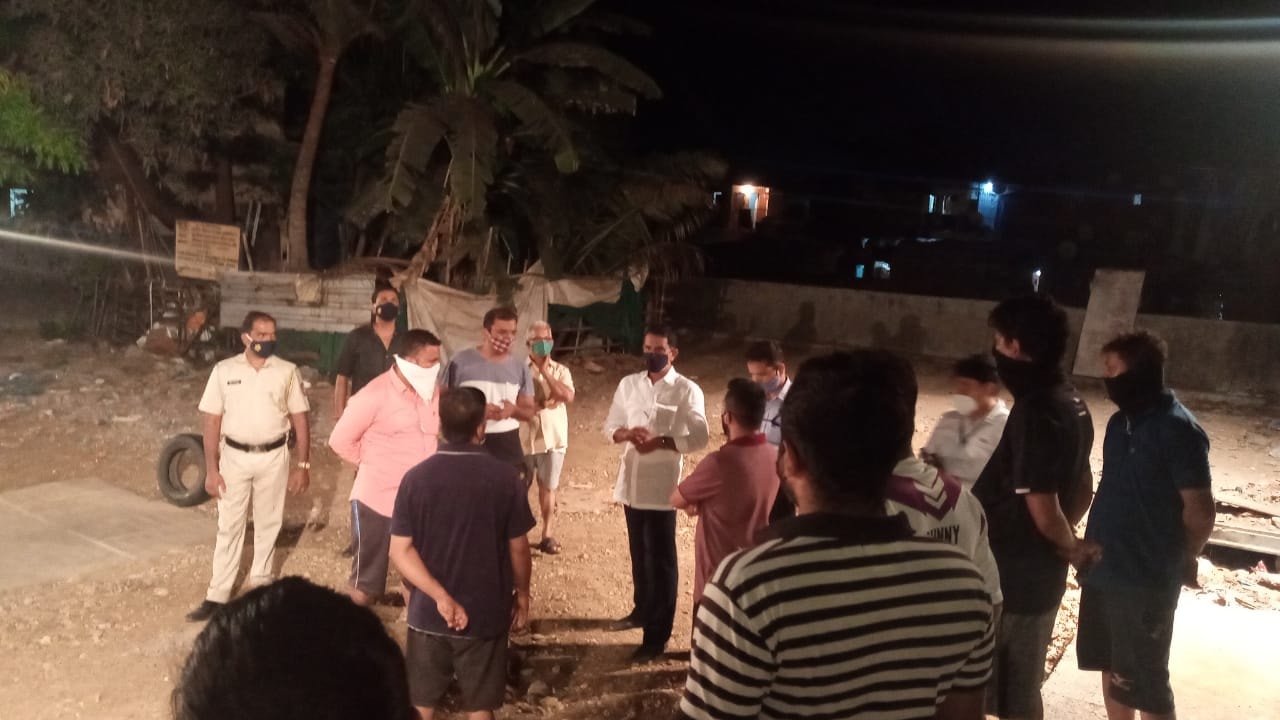 Evening at Charkop Sector 7 met the local youths to know about their grievances and concerns and resolved them immediately. Also tomorrow on the occassion of Veer Hanuman Jayanti requested all the citizens to celebrate in discipline without the violating 