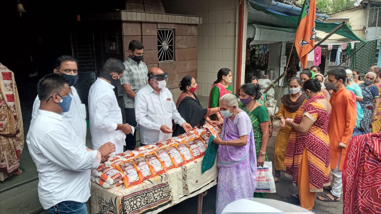 On the successful completion of collecting 5000 blood bags, a vision initiated by MP Gopal Shetty, As a gesture of gratitude 5000 kg sugar distribution is carried out under in various locations in Borivali Constituency for all my fellow citizens who helpe