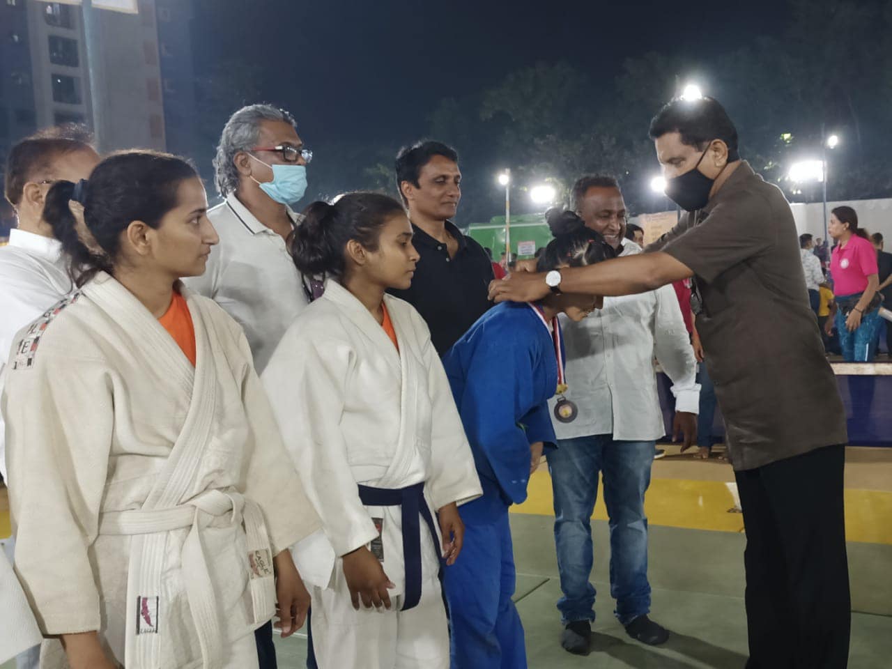 Distributed the prizes to the winners of Karate, Taekwondo and Judo competitions of 'Borivali Sports Festival 2021' organized by Borivali Sports and Cultural Association.