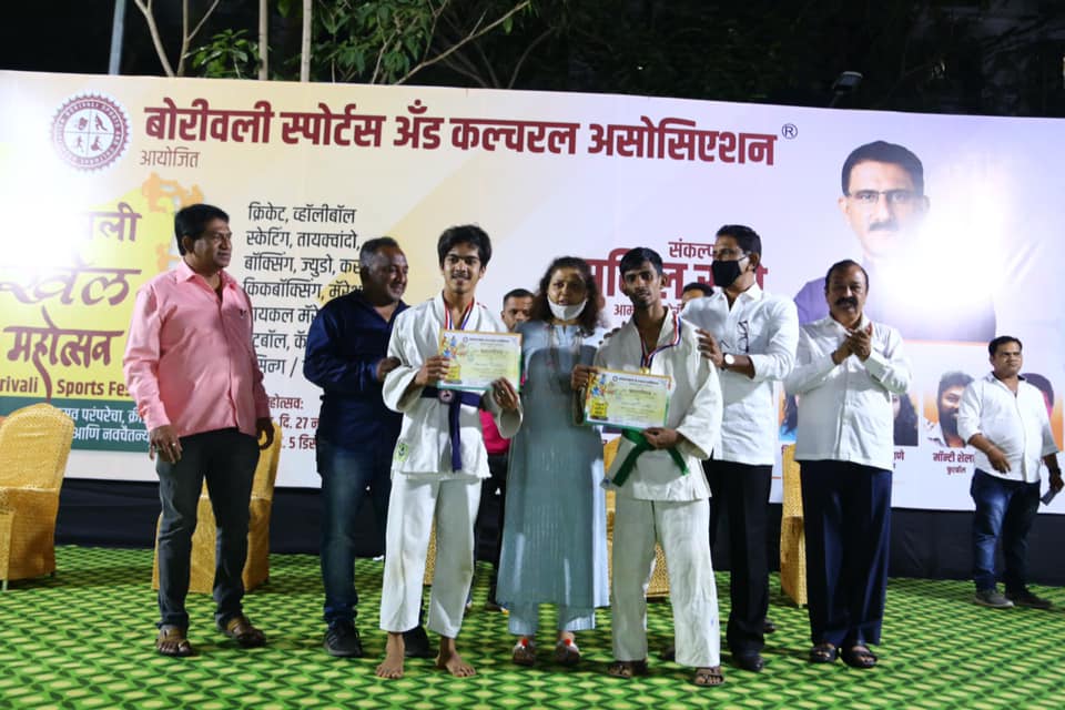 The second day of 'Borivali Sports Festival 2021' organized by Borivali Sports and Cultural Association was successfully completed today. Distributed prizes to the winners of Taekwondo, Boxing, Judo, Karate, Wushu, Fencing/ Swordsmanship competitions at t