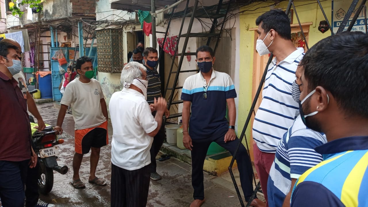 visited Torna Housing Co-operative Society (SRA) at Rajendra Nagar, Ward No. 14, Borivali (East) and solved the long pending crisis of water supply by getting the borewell repairing done thus easing out daily lives of residents! And also gave a visit to M