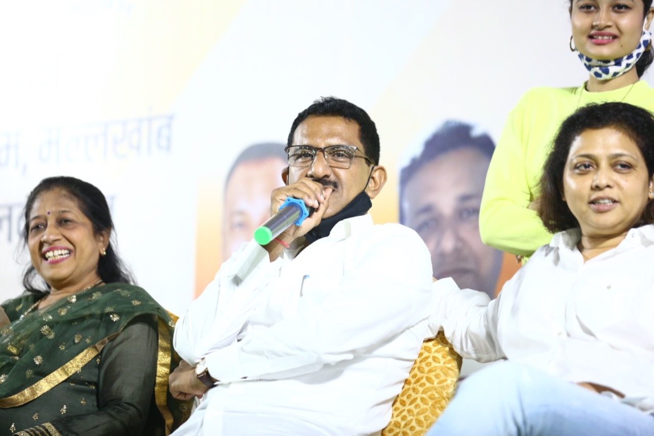 On the Fourth day of 'Borivali Sports Festival 2021' organized by Borivali Sports and Cultural Association Carrom and Football semi final competitions were successfully completed today. Distributed prizes to the winners of Carrom competition at the festiv