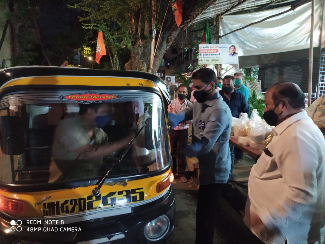 Distributed Grocery kits  to Rickshaw drivers in these difficult situations caused due to the Covid-19 pandemic alongwith BJP Karyakartas at the Borivali Public Relations Office. Corporator Pravin Shah and Shiva Shetty were also present while distributing
