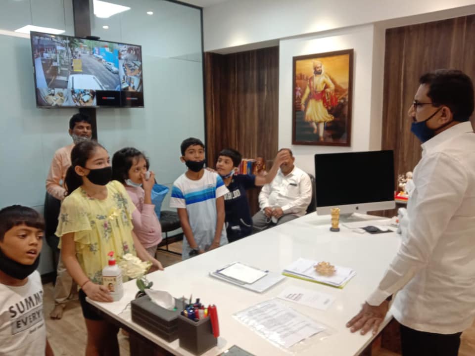 During an interaction with the children from Satyasai Complex, Chikuwadi, the children had demanded for skates. Today sites were given to all these children at the BJP Public Relations Office, Borivali !