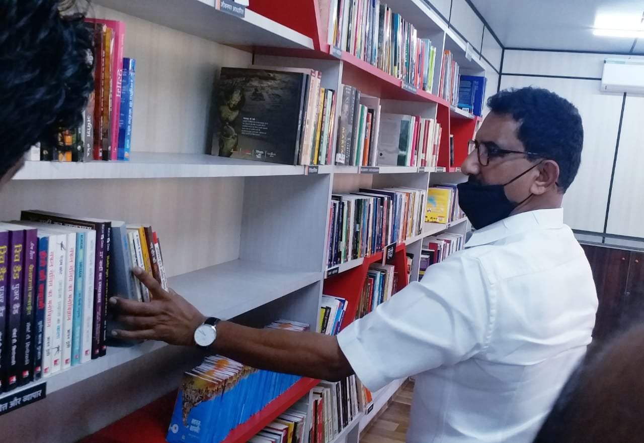 Inspected the newly constructed Swami Vivekananda Library and Art Center at New MHB Colony, Borivali (W) with the Karyakartas. The library will be inaugurated soon and will be of great benefit to the citizens of Borivali.