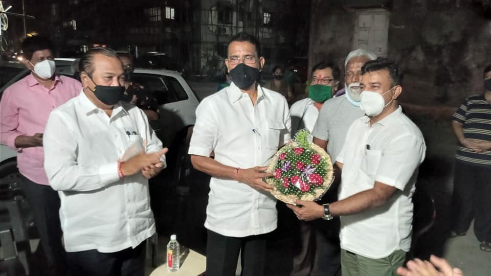 Interacted with the citizens regarding deemed conveyance at Dattani Nagar complex in ward no 15. At this time, corporator Mr. Pravin Shah was also present.