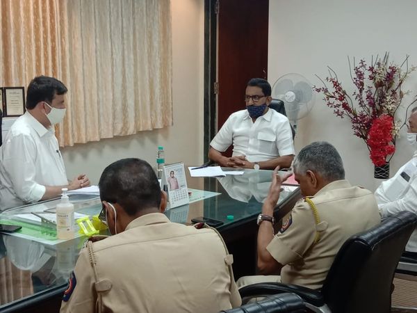 Organised a meeting today with Assistant Commissioner of 'R Central Ward' , Mr. Wakhar Javed Hafeez to discuss the renovation of Borivali Police Station and various issues of Borivali.  Mr. Sudhir Kalekar (Senior Police Inspector- Borivali Police Station)