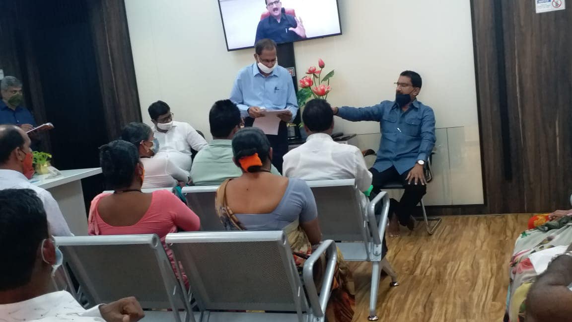 The local residents of Manori, Gorai visited the BJP Public Relations Office, Natakwala lane to share various issues faced by them.
