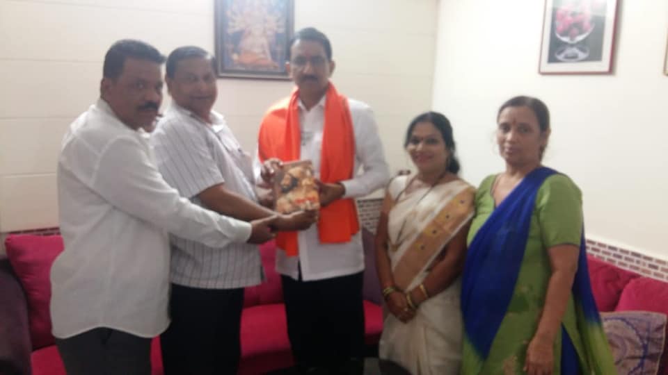 Shri. Sunil Rane visited Shri. Deepak Patnekaji's residence, BJP Borivali Mandal's President