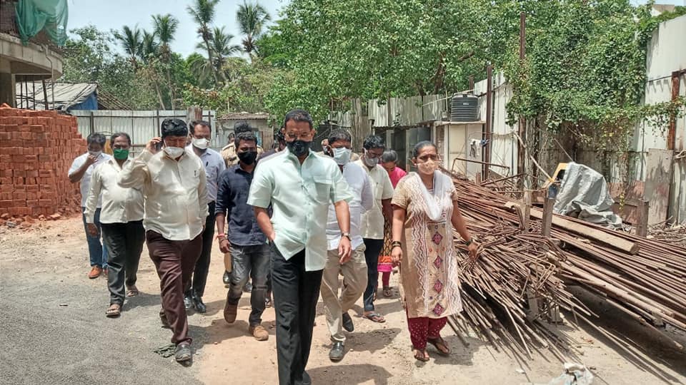 Visited Jai Laxmi CHS in ward no. 15, Poinsur village and inspected the ongoing SRA project. Also interacted with the residents of the society.