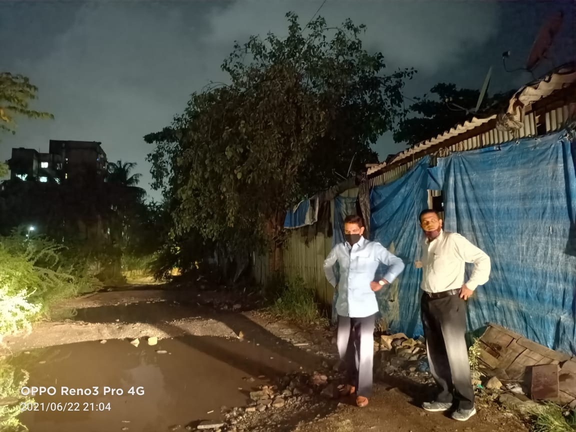 Interacted with the BJP Karyakartas from Mahatma Phule Nagar Chawl in Borivali (W), Also, inspected the condition and sanity of the Roads between Pangat Restaurant to Dharma Nagar and Forest Department Office !