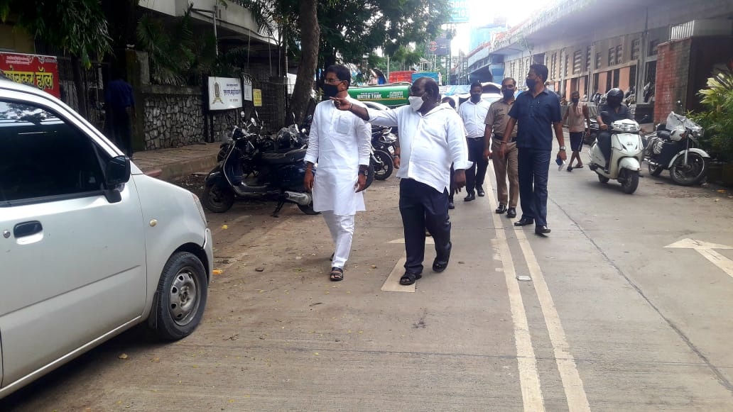 The local Residents residing near the Fruit Market, Borivali(E) requested to stop the ongoing construction of Public Toilets being made on the MHADA Plot by BMC.On receiving the request, immediately visited the site to understand the issues by the citizen