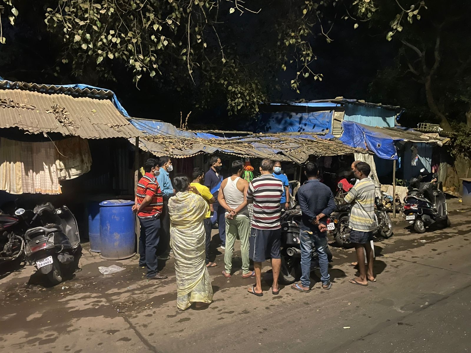 Began my day today morning at 5:30 am and visited Mahatma Phule Nagar, Bhim Nagar, Sector-7 Talao, Sector-8 and Mahavir Nagar in Borivali. During the visit, inspected the issues related to slum rehabilitation, public hygiene and drainage cleaning of BMC. 